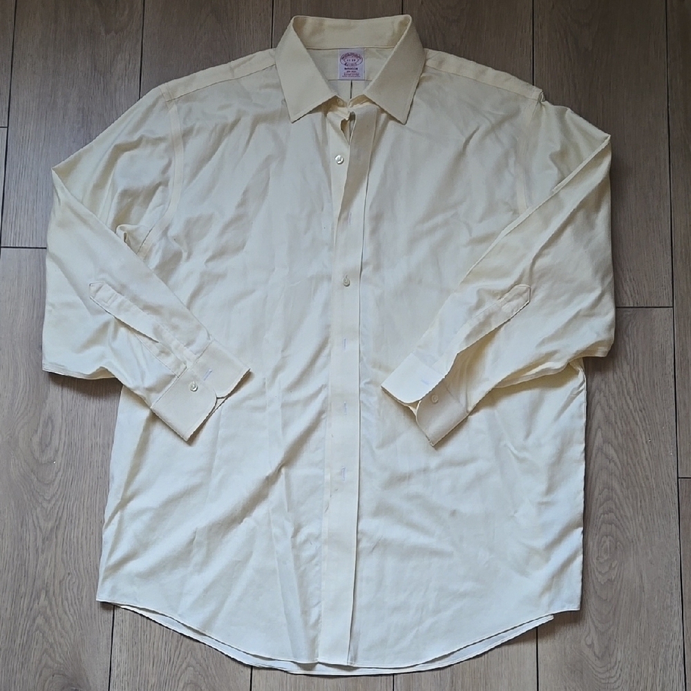 Brooks Brothers Madison Light Yellow Button-Up Dress Shirt size 17-33